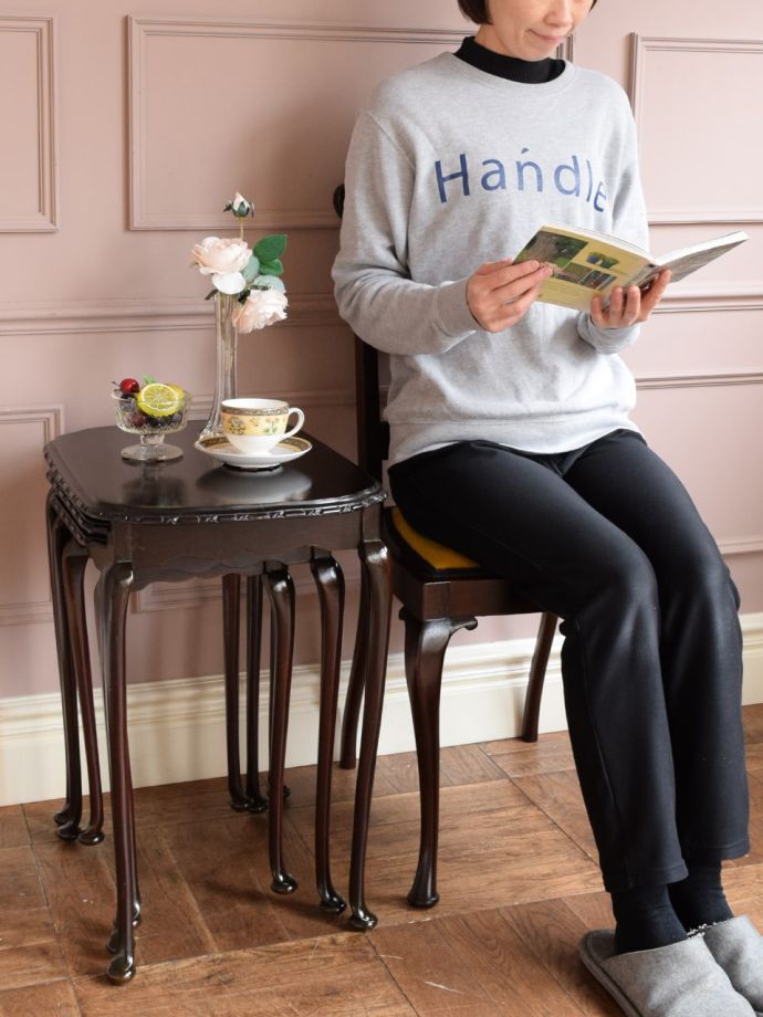 英国スタイルのアンティークテーブル