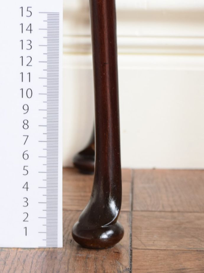 アンティークテーブルの脚