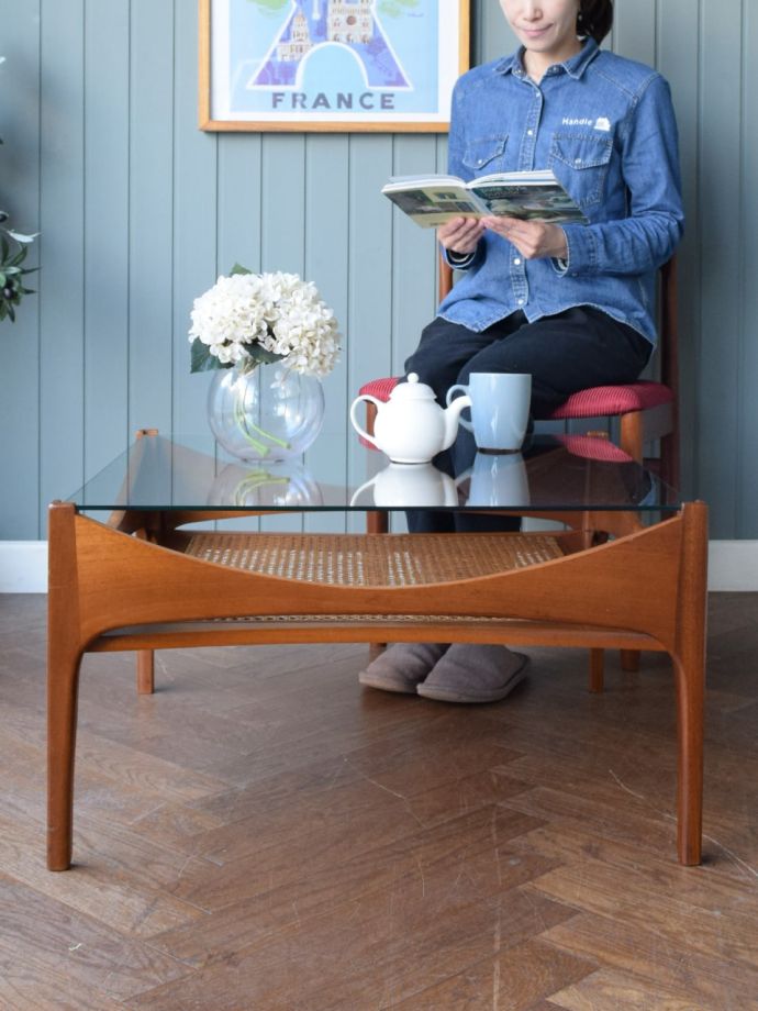 北欧スタイルのビンテージテーブル