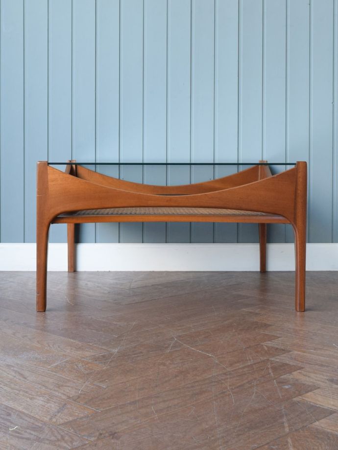 コーヒーテーブルの側面