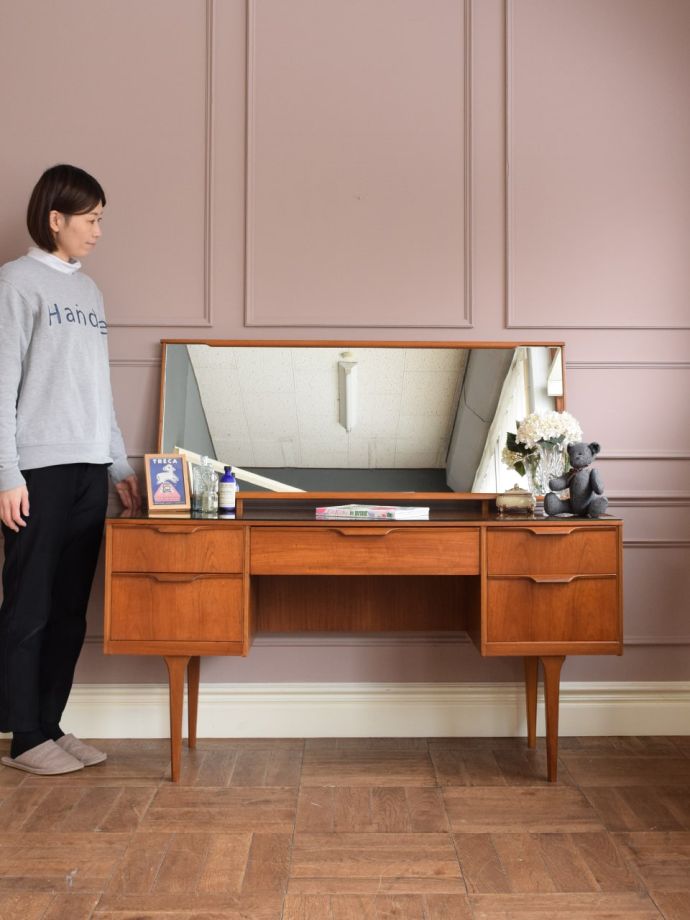 北欧スタイルのおしゃれなドレッサー