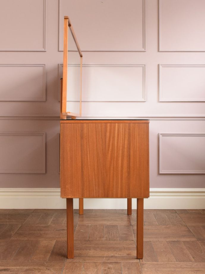 ビンテージ家具の側面