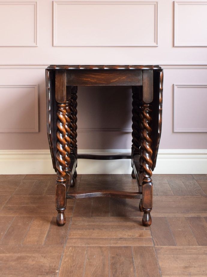 ツイスト足がおしゃれなアンティークの伸長式テーブル、イギリスから