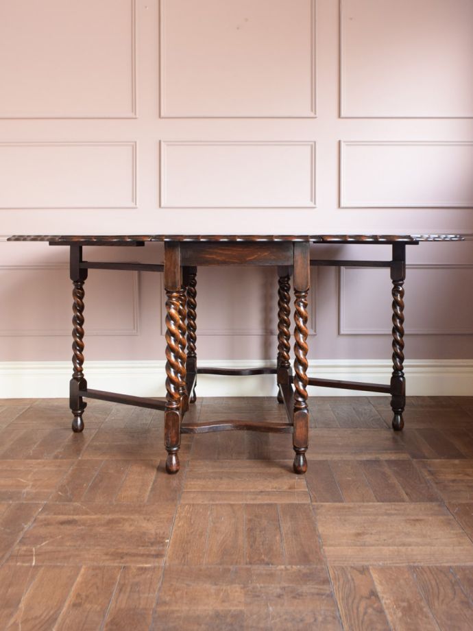 ツイスト足がおしゃれなアンティークの伸長式テーブル、イギリスから