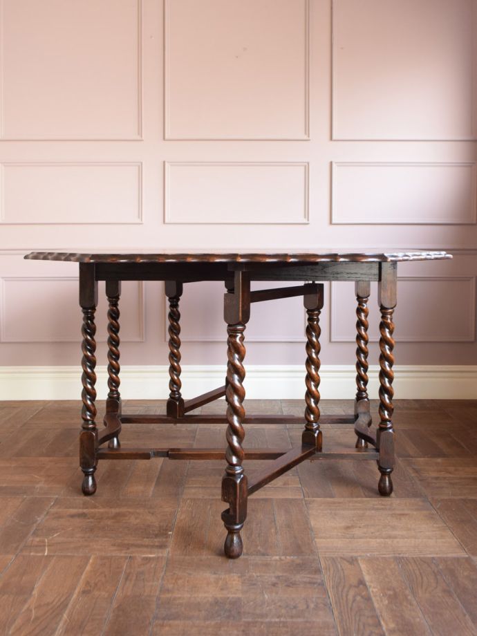 ツイスト足がおしゃれなアンティークの伸長式テーブル、イギリスから