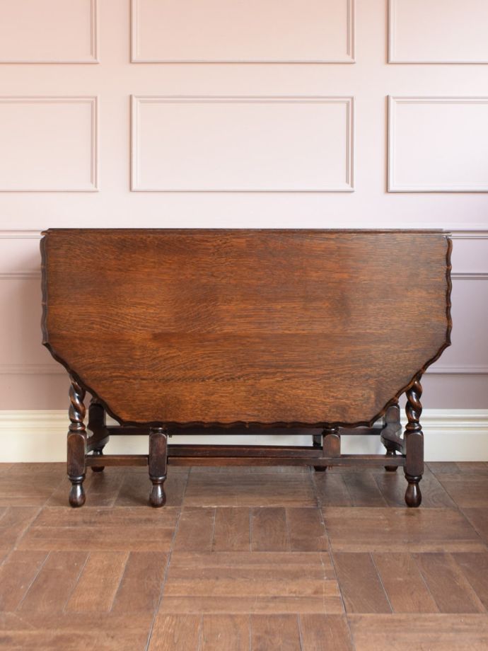 ツイスト足がおしゃれなアンティークの伸長式テーブル、イギリスから