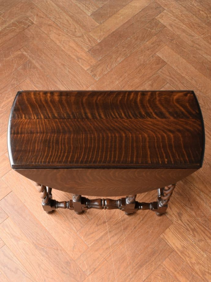 コンパクトなゲートレッグテーブル