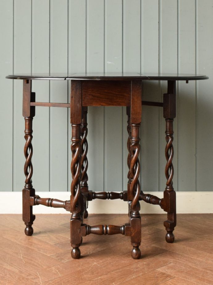 便利なゲートレッグテーブル