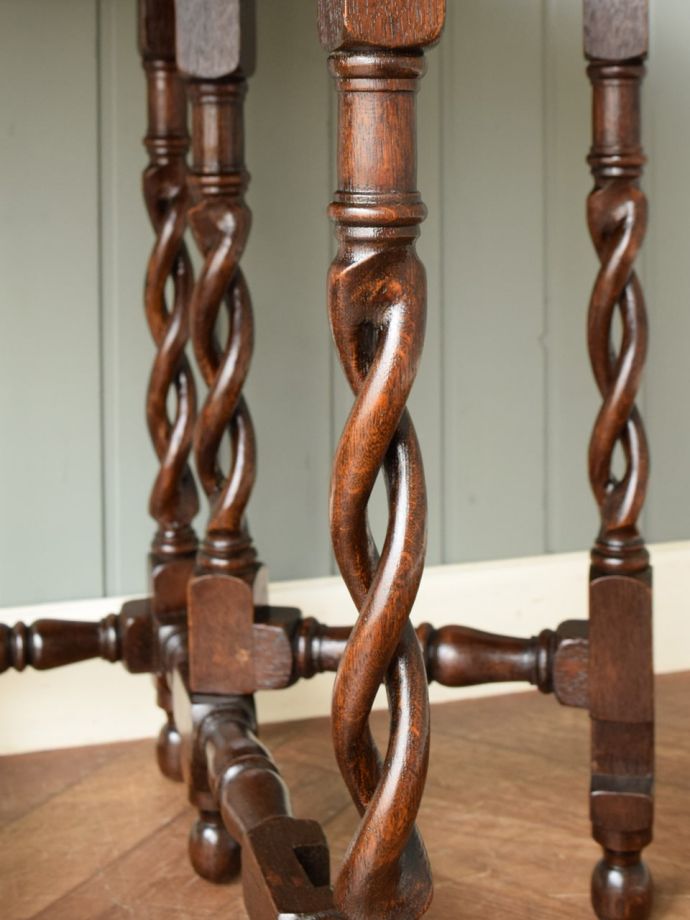 ゲートレッグテーブルの脚の装飾