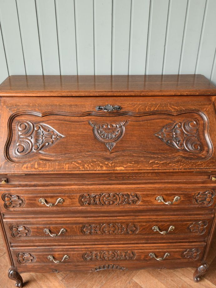 ビューローの装飾