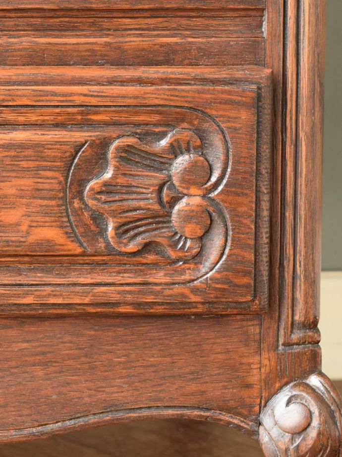 フランスらしい彫