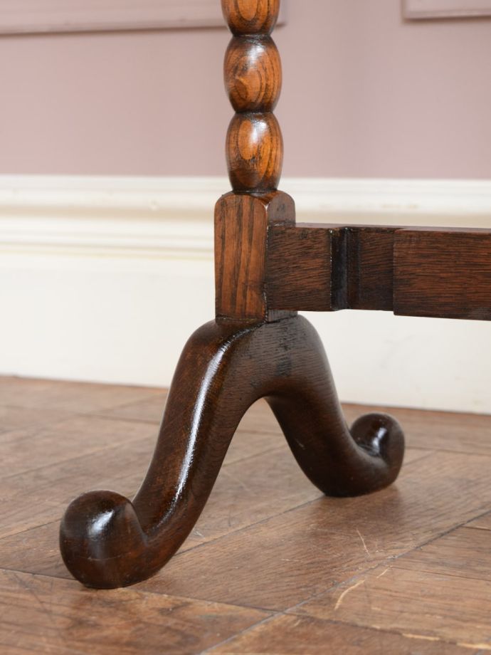 アンティークテーブルの脚