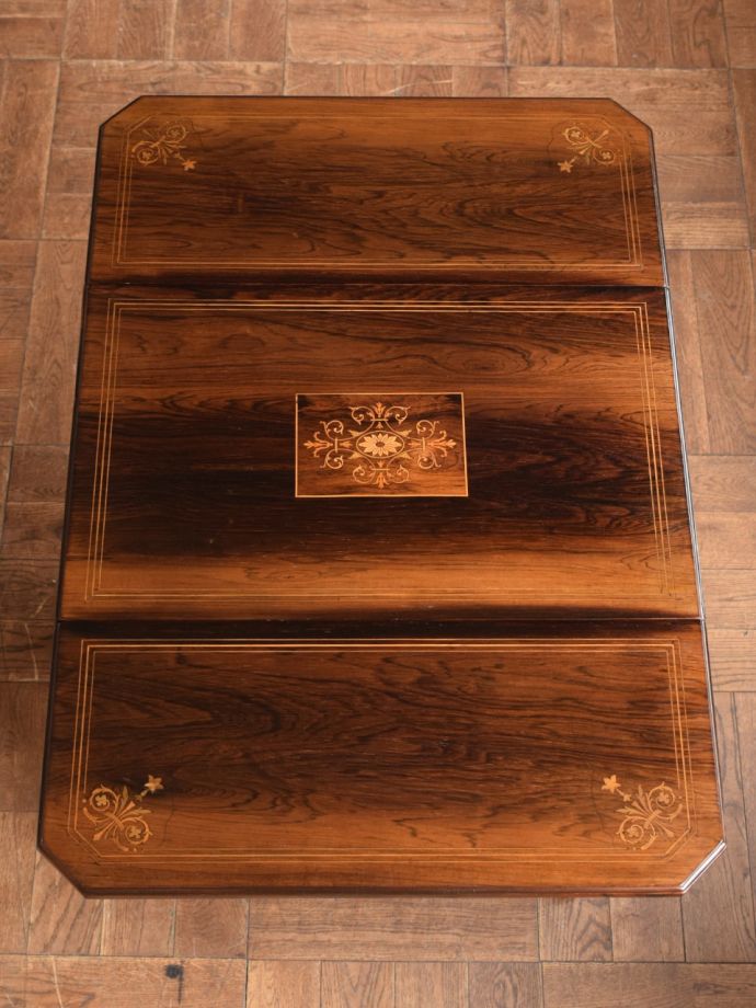 天板を広げた折り畳みワゴン