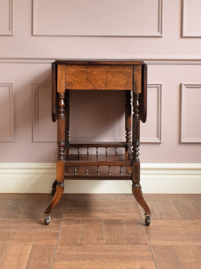 アンティークワゴンの後ろ姿