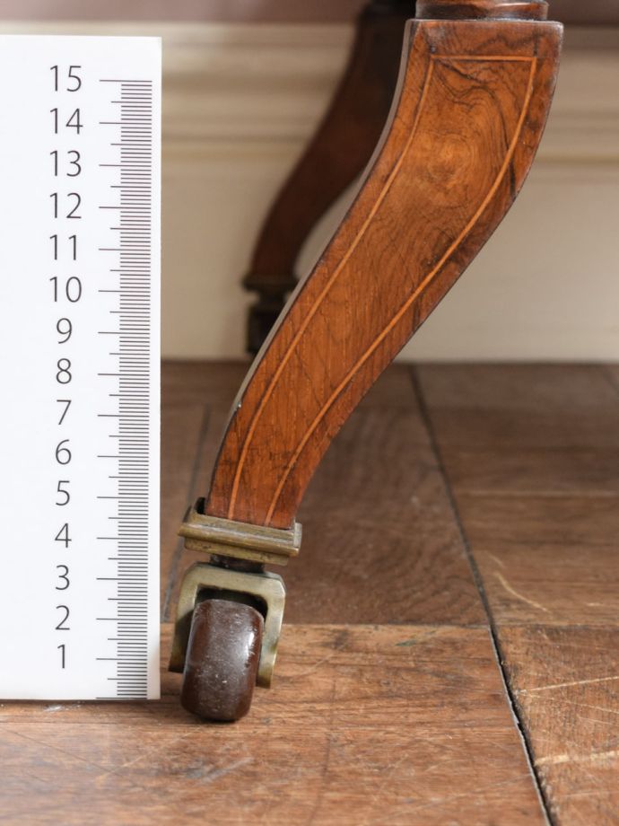 アンティーク家具の脚