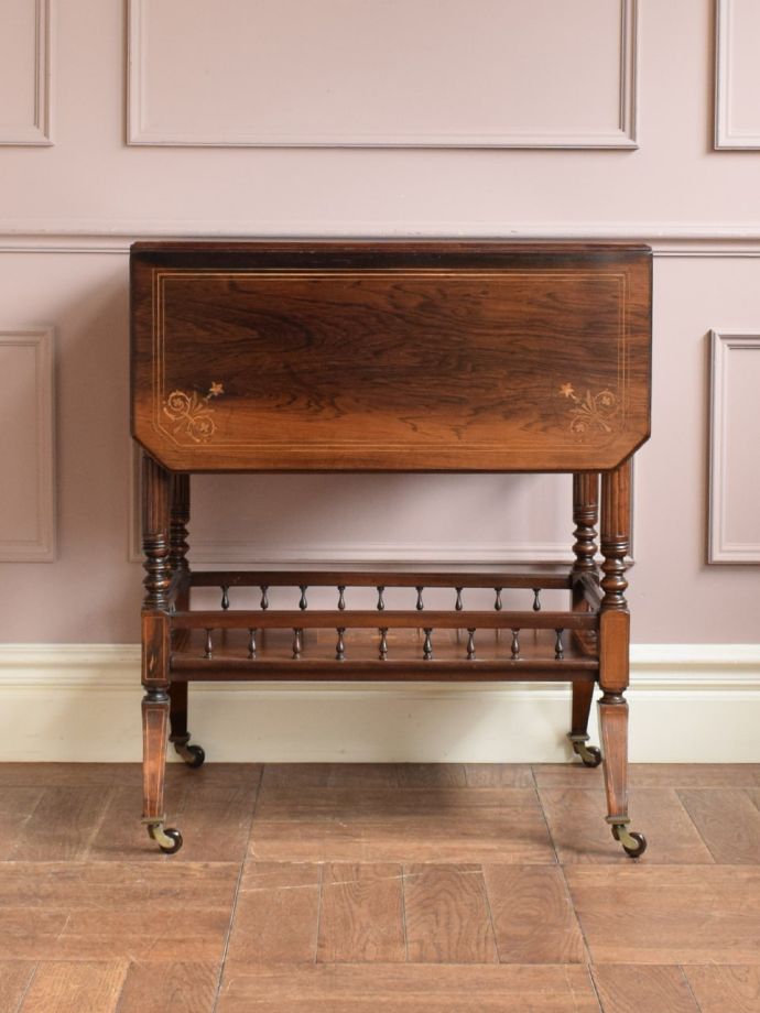 アンティークワゴンの後ろ姿