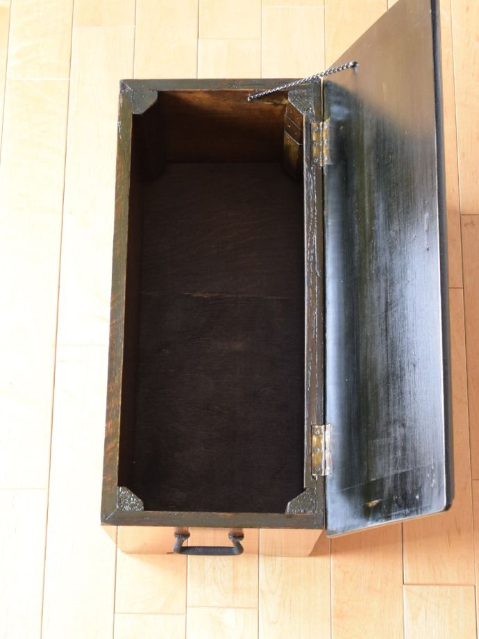 ブランケットボックスの中