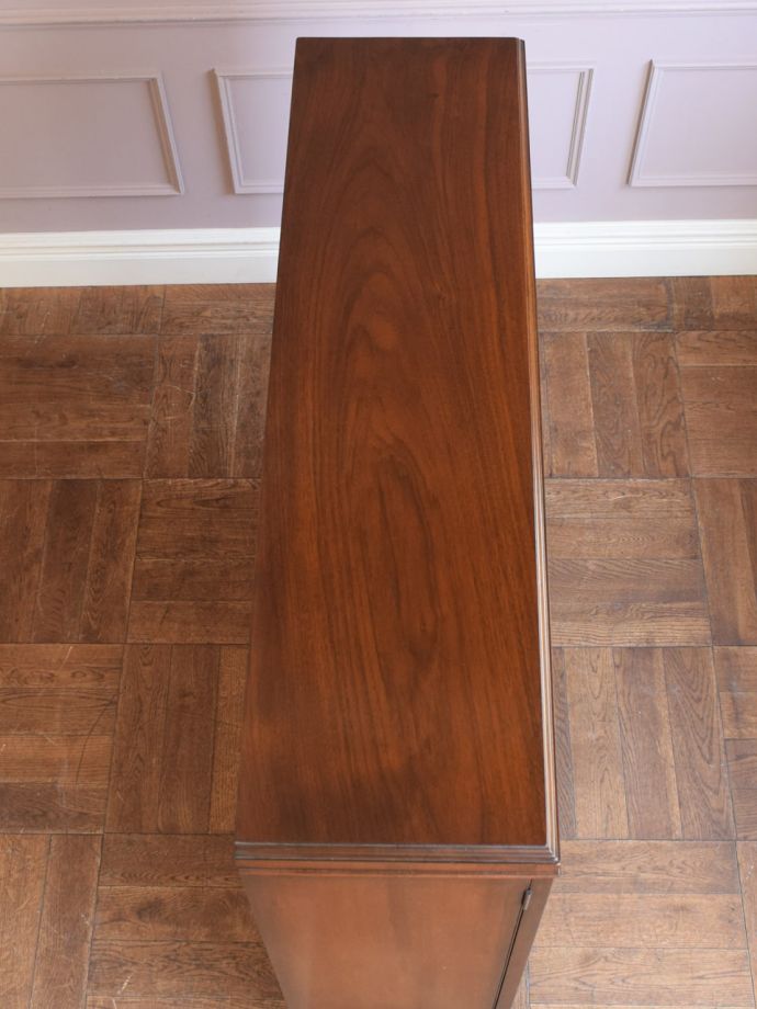 アンティークキャビネットの天板