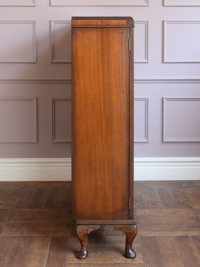 キャビネットの側面