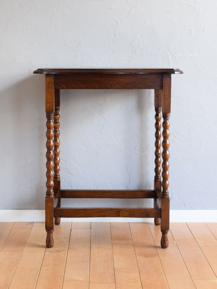 どこから見てもキレイなサイドテーブル