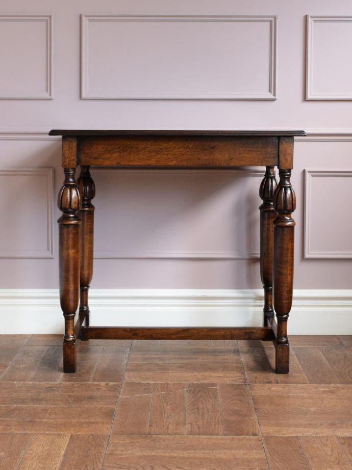 コンソールテーブルの後ろ姿