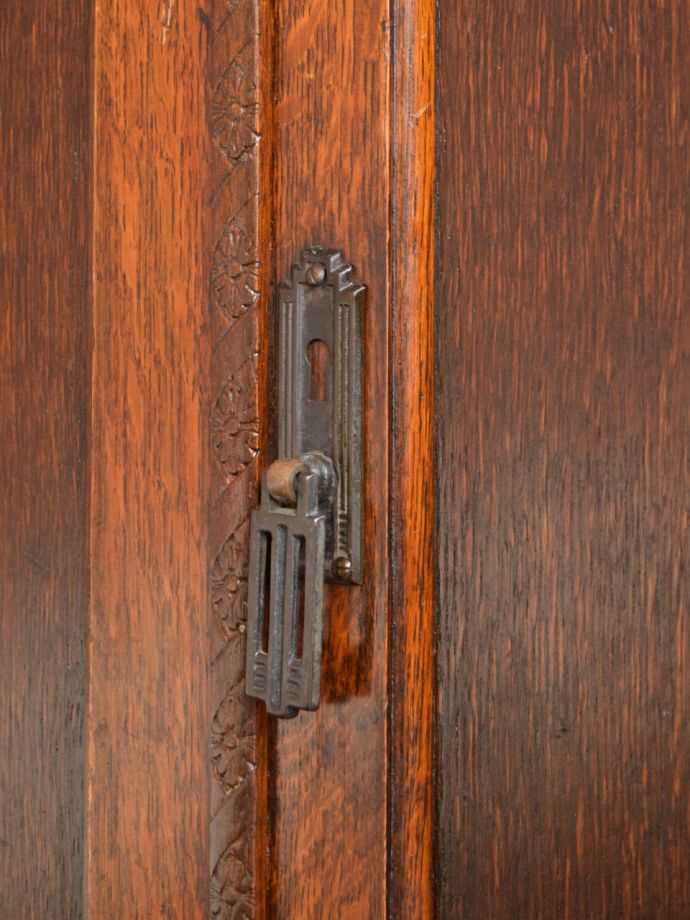 アンティーク家具の装飾