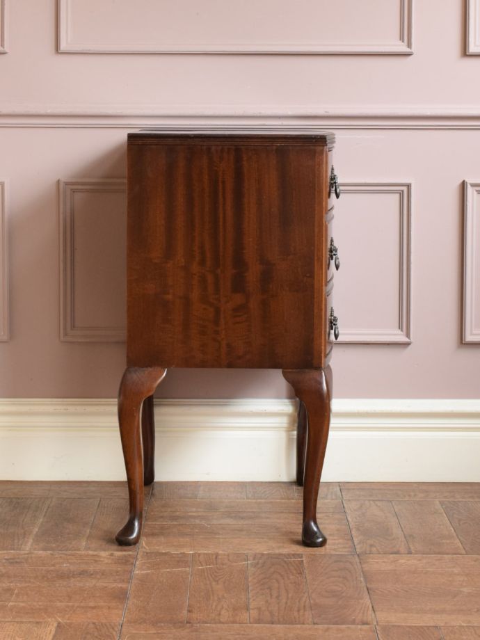 サイドチェストの側面