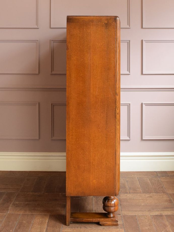 キャビネットの側面