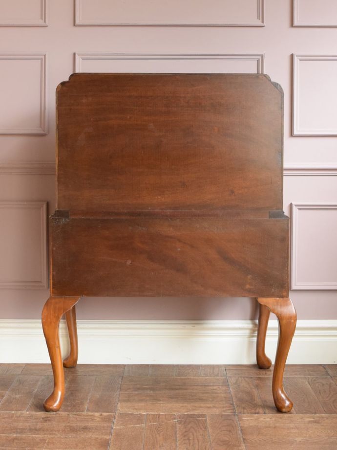 ビューローの後ろ姿