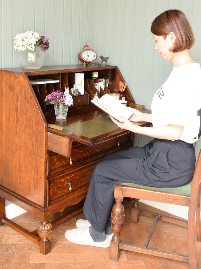 アンティークのおしゃれな書斎机
