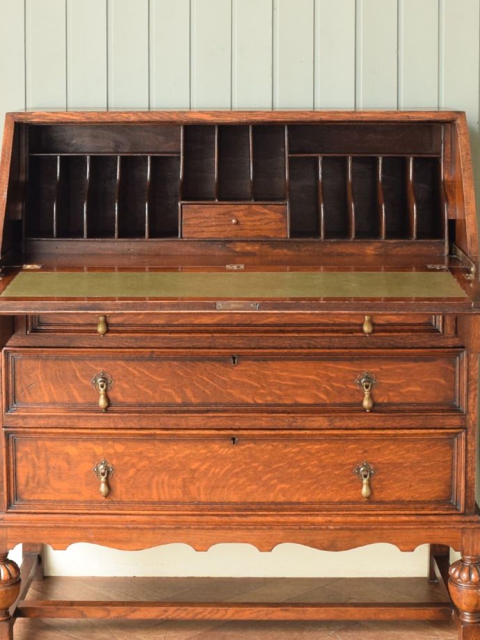 アンティークビューローの扉の中