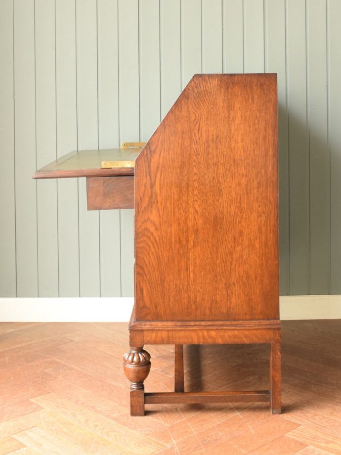 ライティングビューローの側面