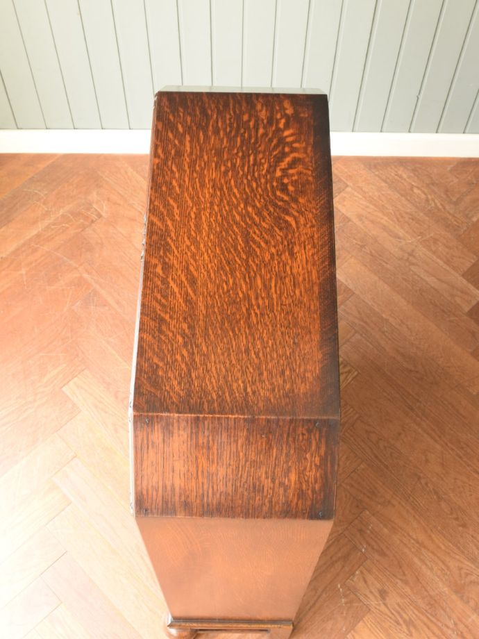 キャビネットの天板