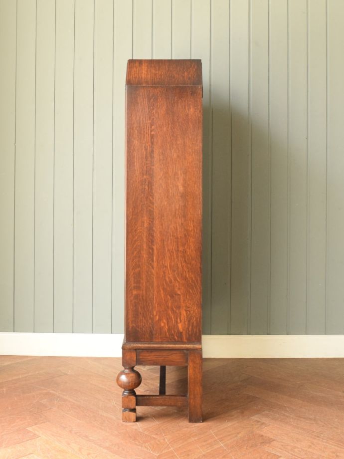 キャビネットの側面