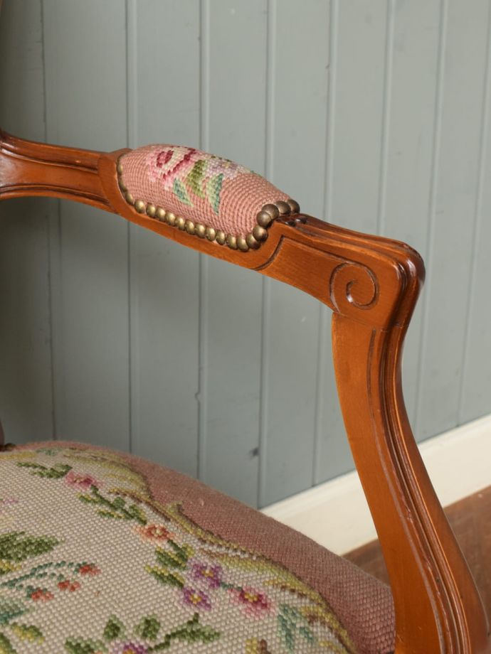 アンティークの椅子のアーム