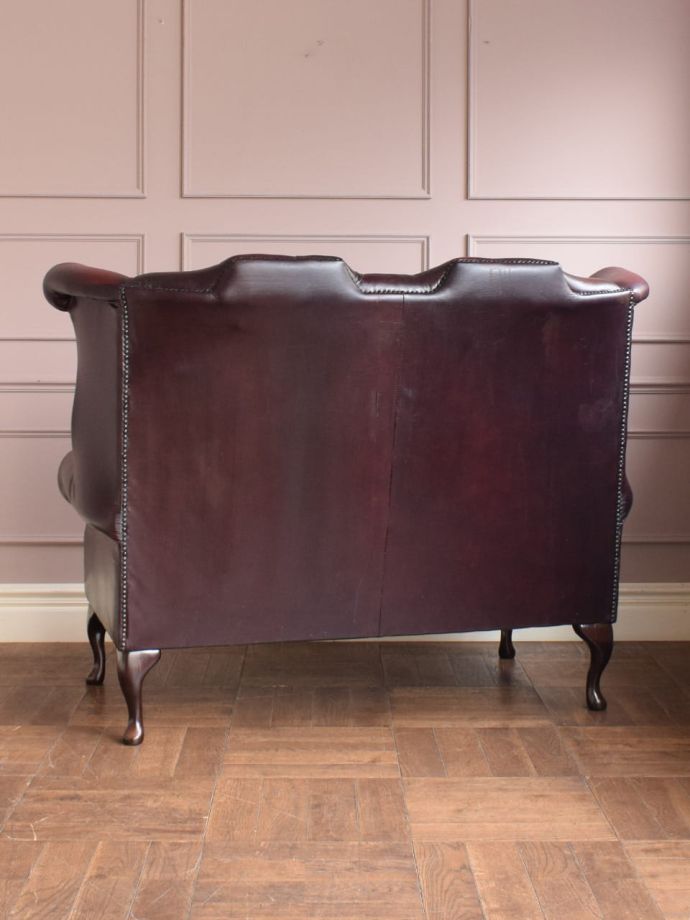 アンティークのパーソナルチェアの後ろ姿