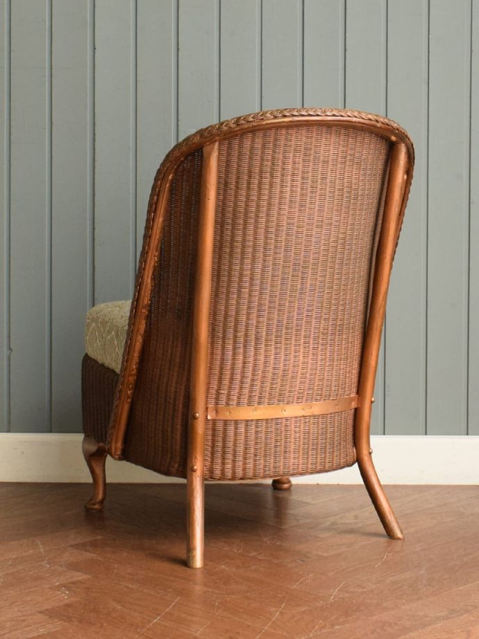 ロイドルームチェアの後ろ姿