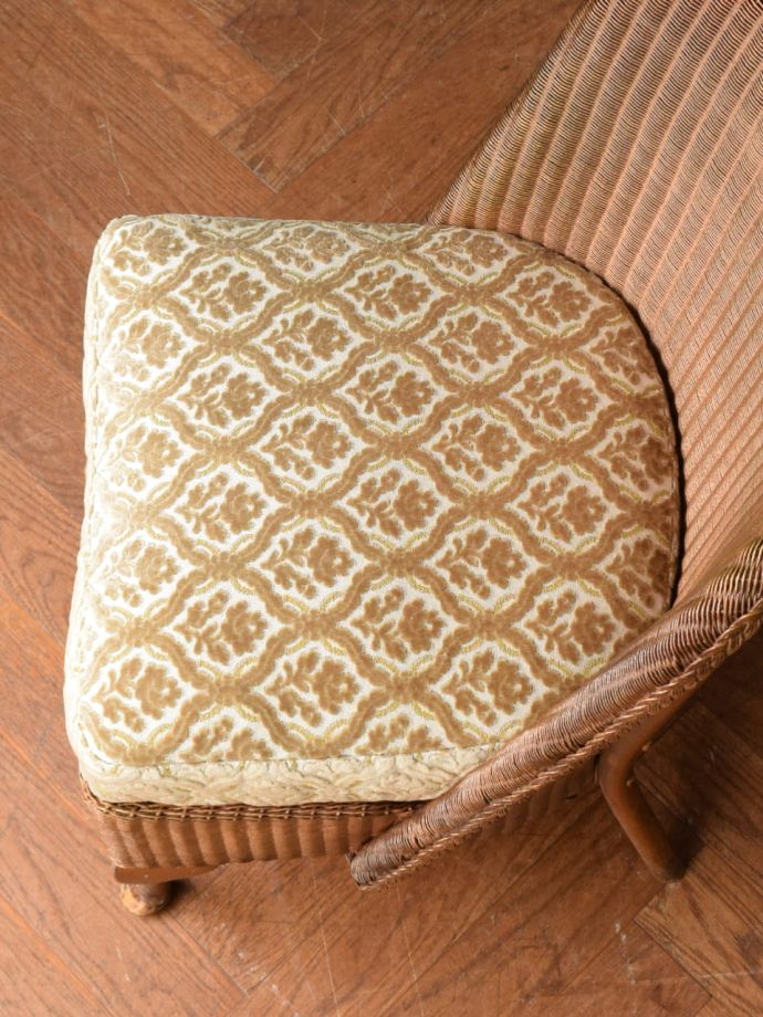 ロイドルームチェアの座面