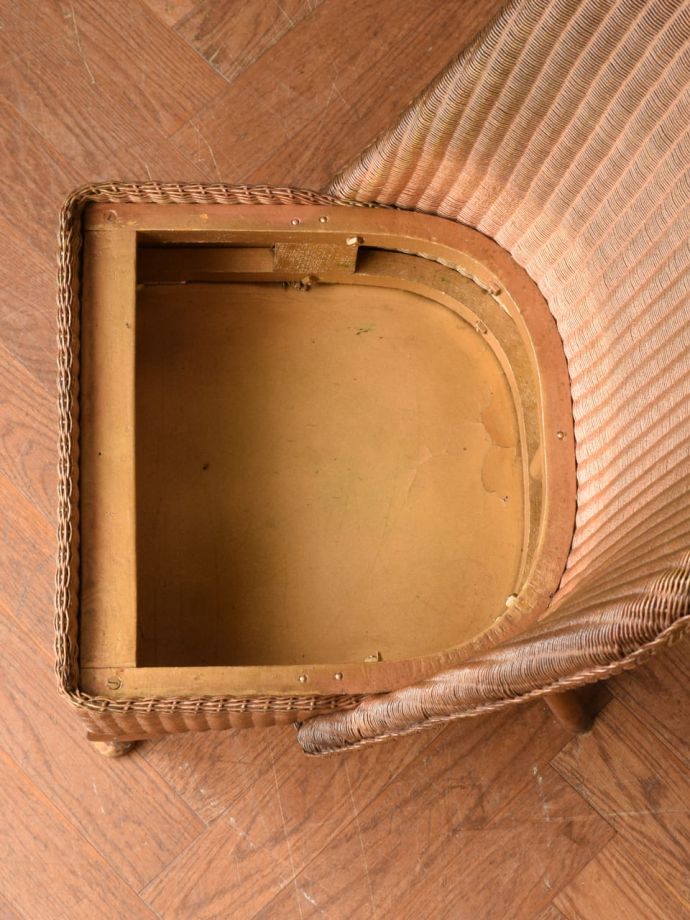 ロイドルームチェアの座面