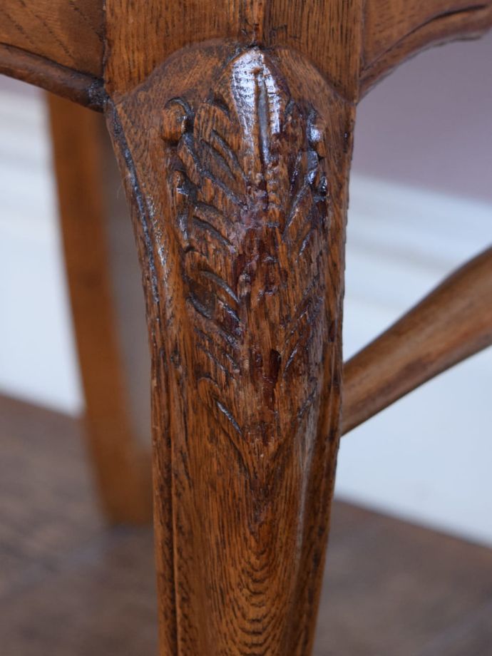 アンティークチェアの装飾