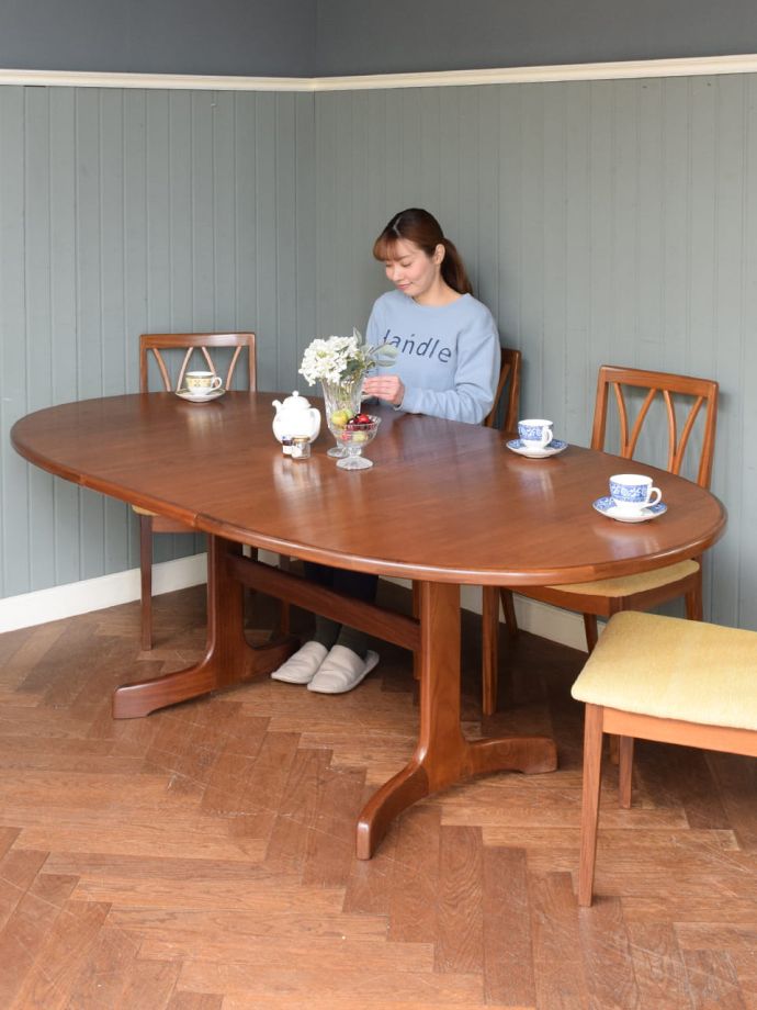 G-PLANのおしゃれなダイニングテーブル