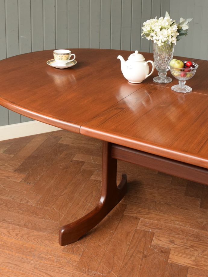 G-PLANのダイニングテーブル