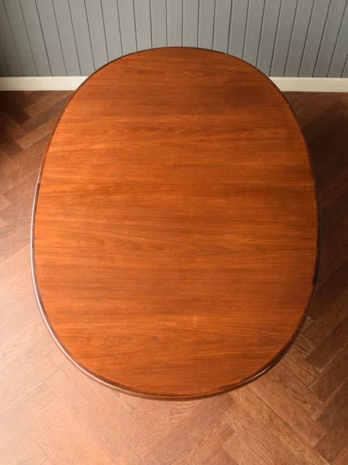 G-PLANのダイニングテーブルの天板