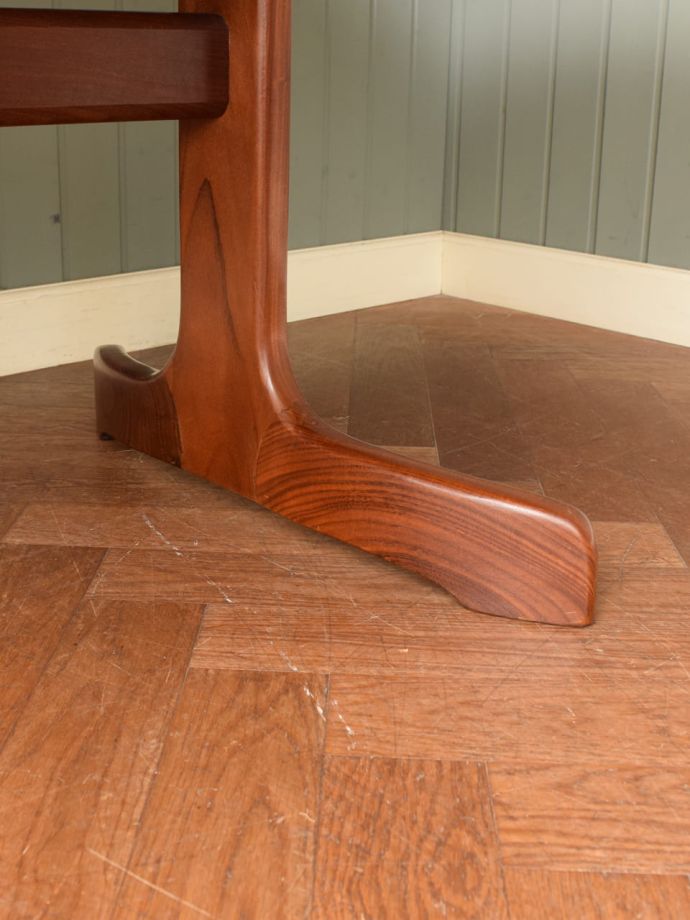 G-PLANのテーブルの足