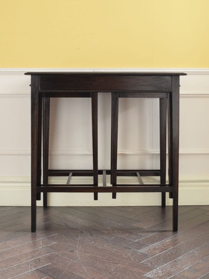 コーヒーテーブルの側面