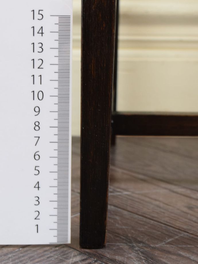 アンティークテーブルの脚