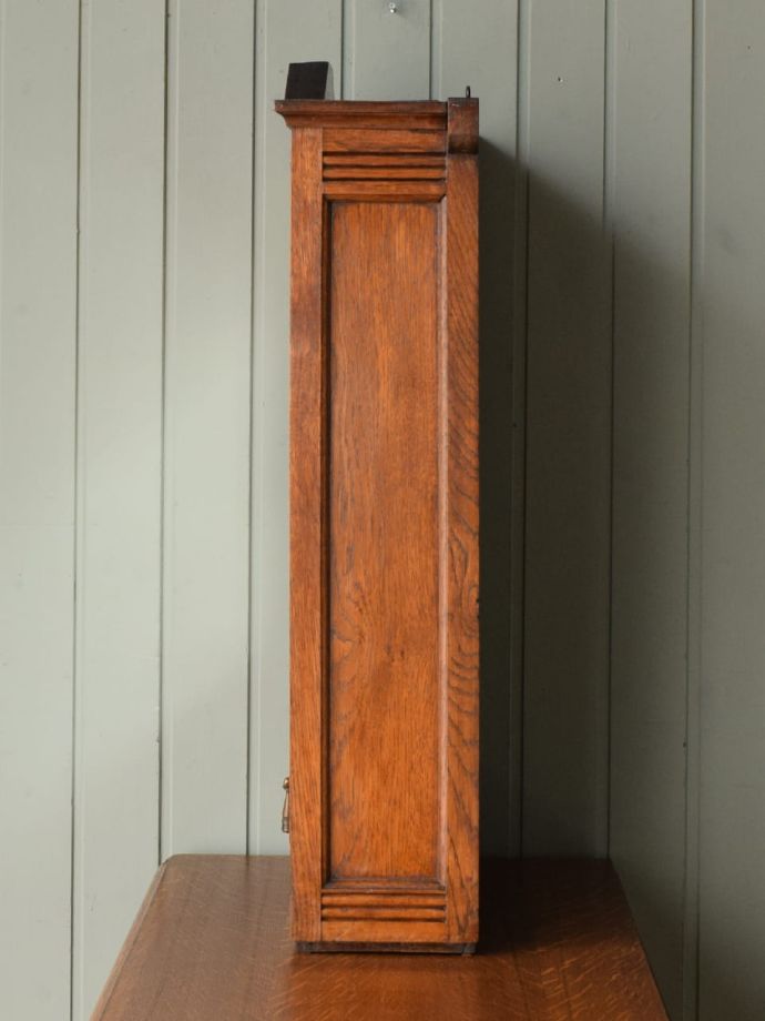 アンティークキャビネットの側面