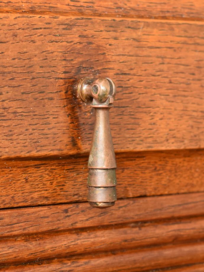 アンティーク家具の取っ手と鍵