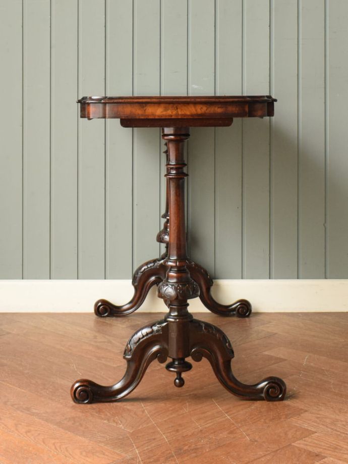 アンティーク家具の側面