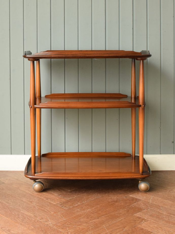 ビンテージワゴンの後ろ姿